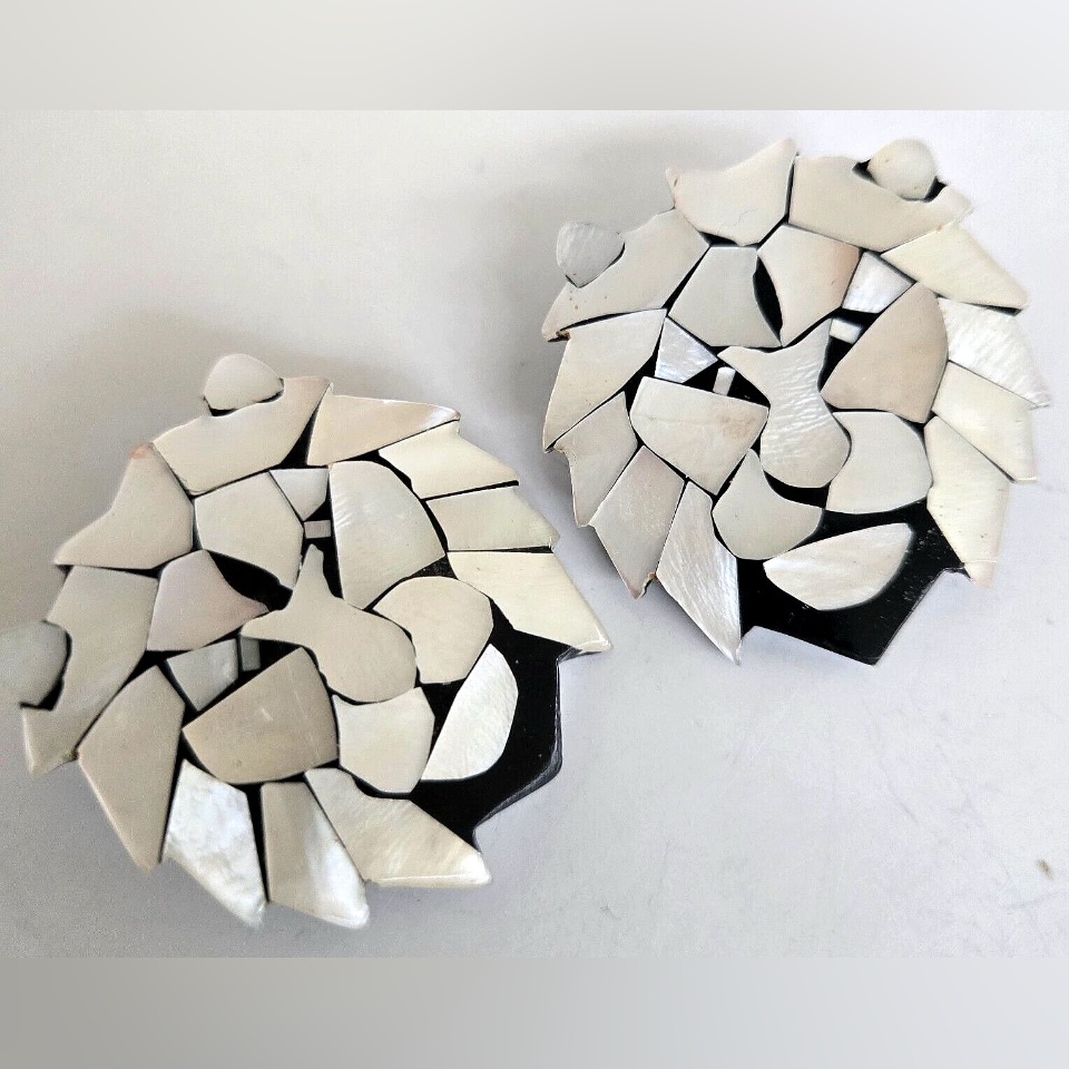 Lee Sands Vintage Mother Of Pearl Inlay Lion Pierced Earrings 36$